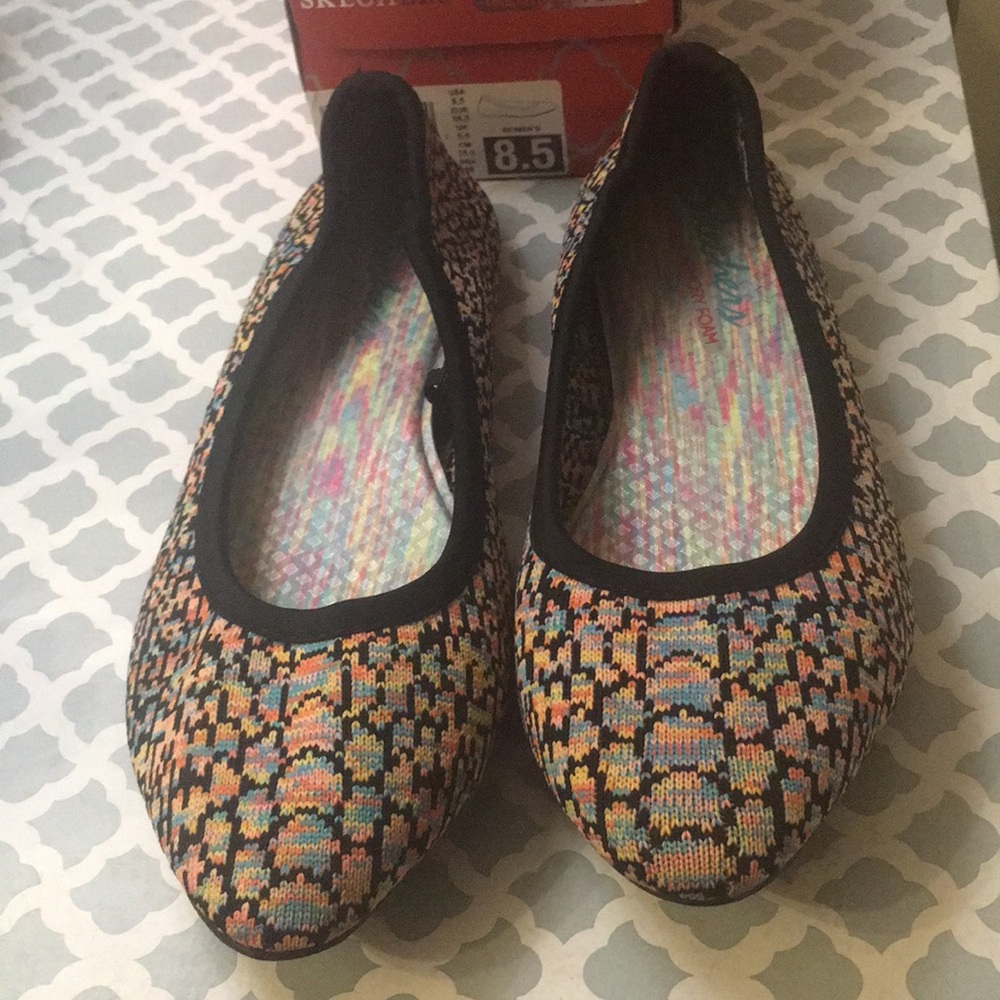 Sketchers Air Cooled Memory Foam Fashion Knits